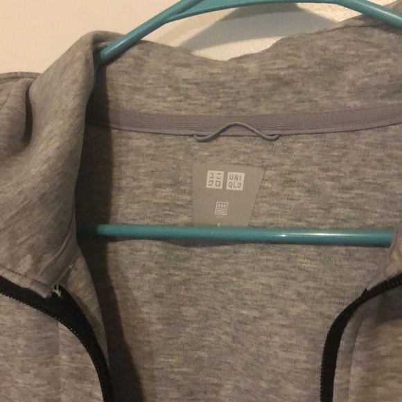 Grey uniqlo jacket - Picture 2 of 2